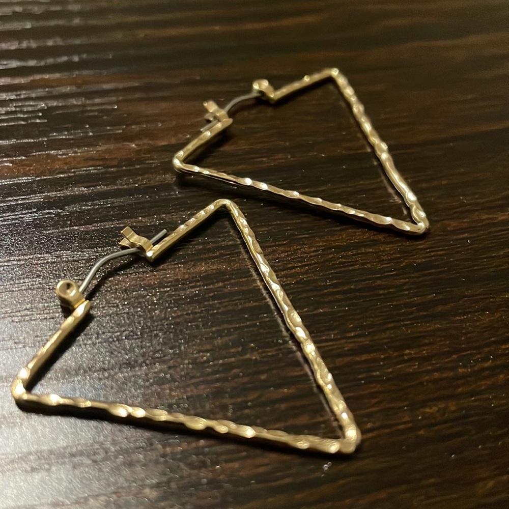 Gold triangle earrings - Picture 3 of 3